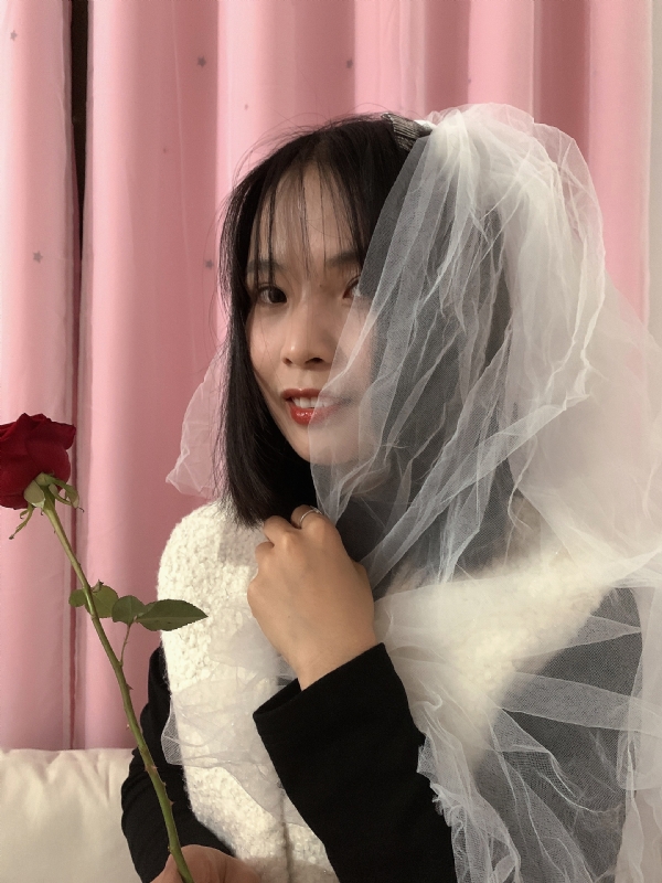 持紫菜包饭的女孩的第一张照片--建宁交友网